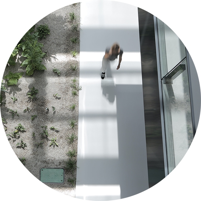 NBW_Discover_HeatNotBurn_Timeline_Grid1_PeopleNoHeets_Desktop_Standard