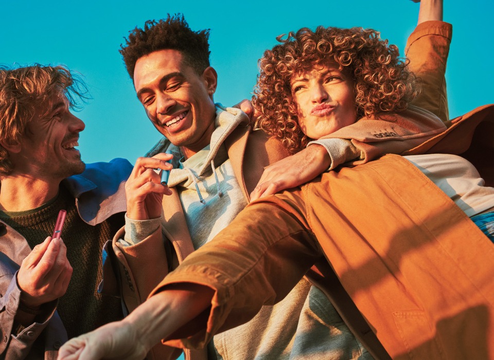 IQOS_bonds_Unlock_DCE2-Discover-Heated-Tobacco-Tile1-Grid1-PNH-D_web_en-oc