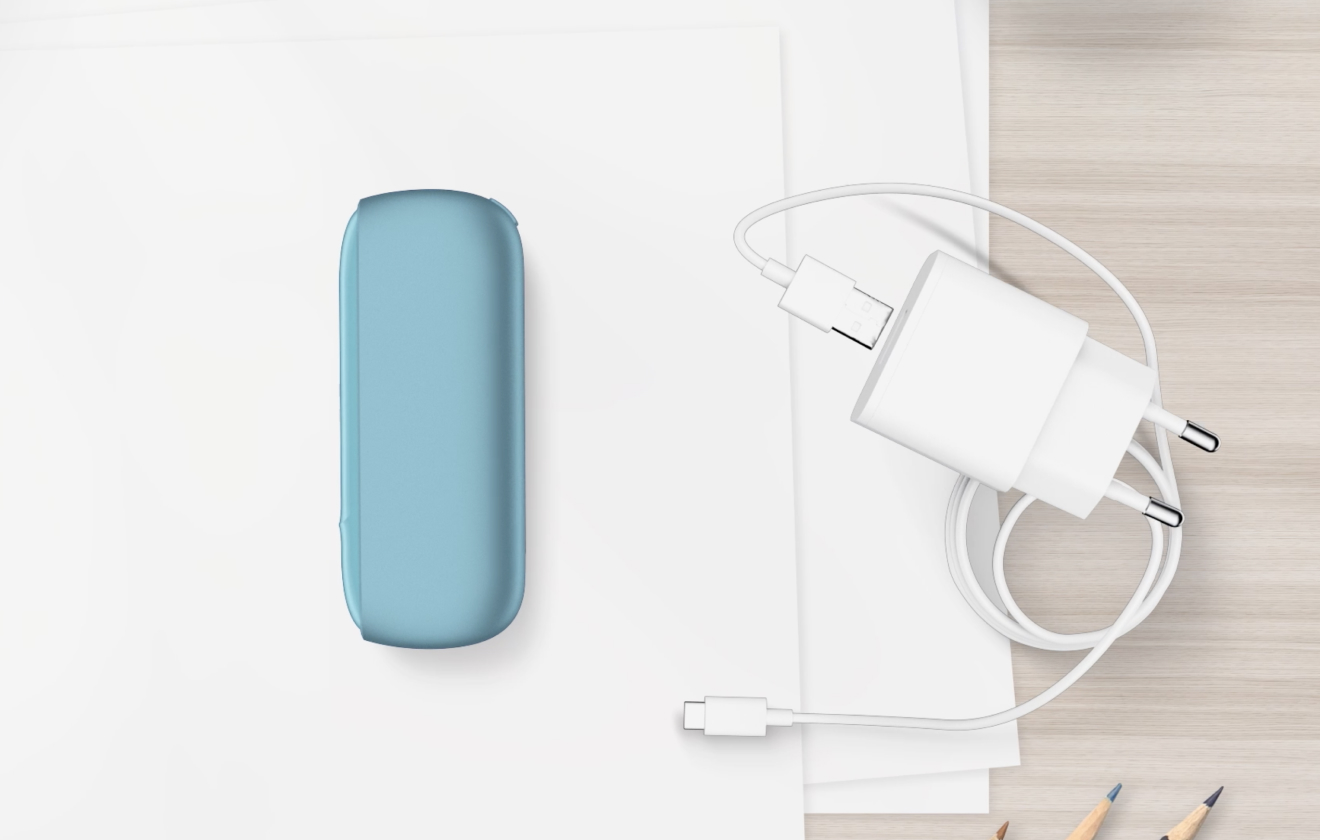 IQOS Originals Duo turquesa al lado del cargador.