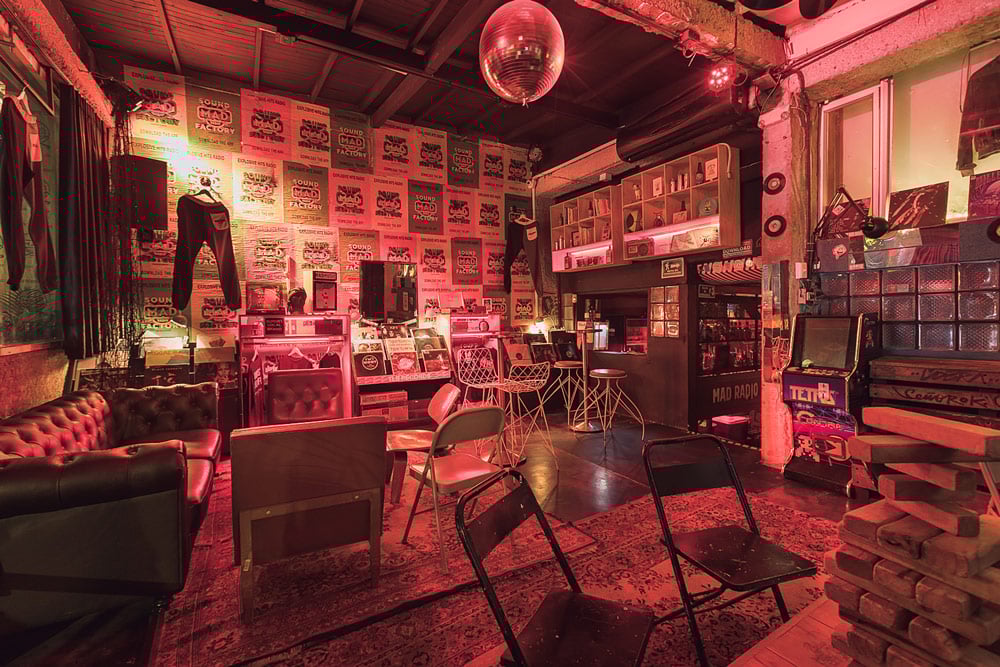 Mad radio Medellín ambiente